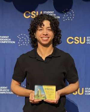 Amber Peek with CSU Student Research Competition award.